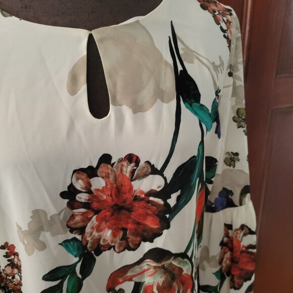 Express Floral Print Long Sleeve Blouse With Keyhole Detail - Size M - Picture 2 of 6